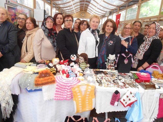 El Emeklerini Gururla Sergiliyorlar 1