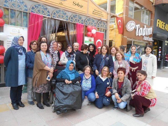 El Emeklerini Gururla Sergiliyorlar 2