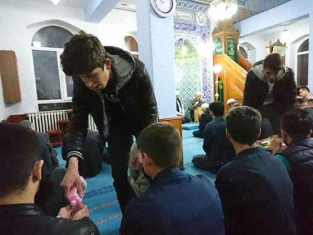 &Uuml;lk&uuml;c&uuml; Gen&ccedil;ler Mevlit Okuttu 1