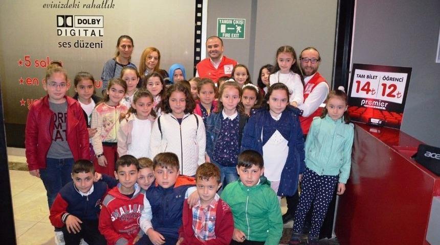 Hayatlarında İlk Kez Sinemaya Gittiler