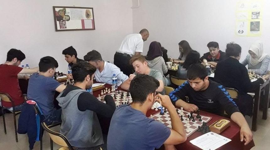 S&ouml;ke&rsquo;de Liseler Arası Satran&ccedil; Turnuvası