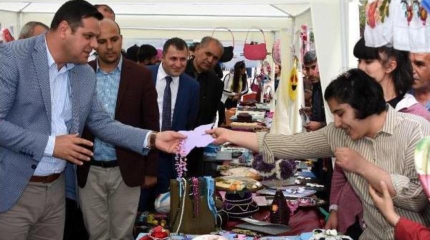 Engelliler Ilmek Ilmek &Ouml;rd&uuml;