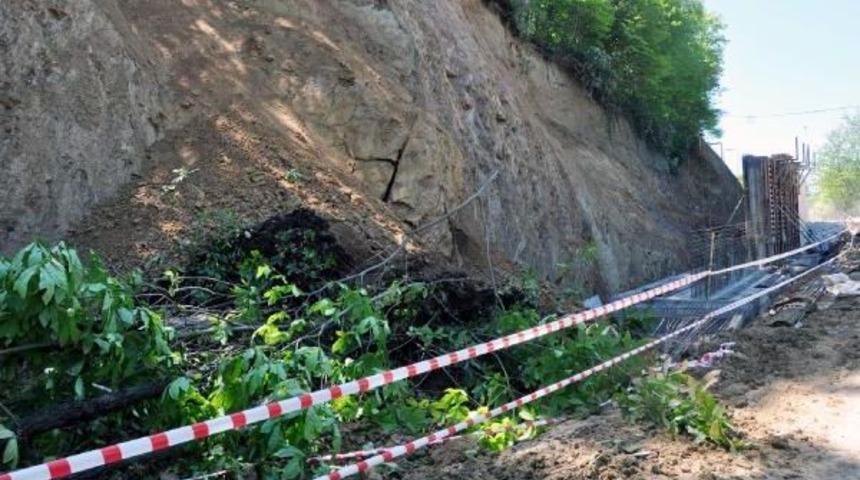 İstinat Duvarı Yapımında Toprak Kaydı: 3 Yaralı