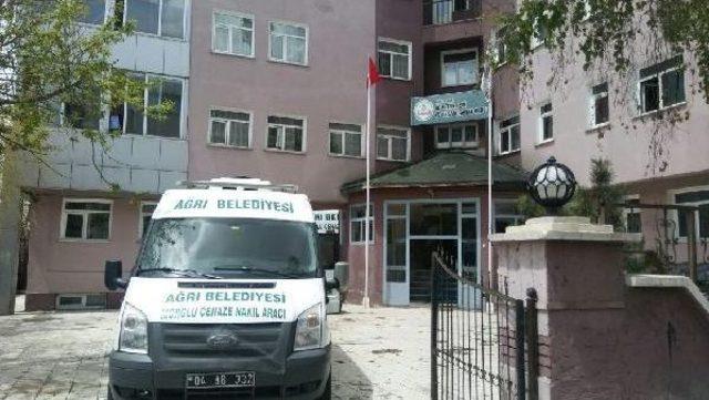 Çocuk Gelişim Uzmanı Odasında Ölü Bulundu