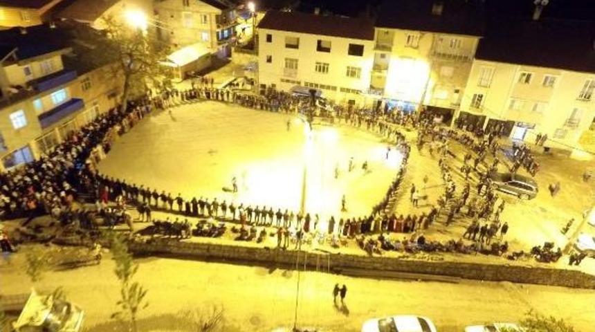 Kato Dağı Zirvesinde Operasyon, Eteğinde Aşiret D&uuml;ğ&uuml;n&uuml;