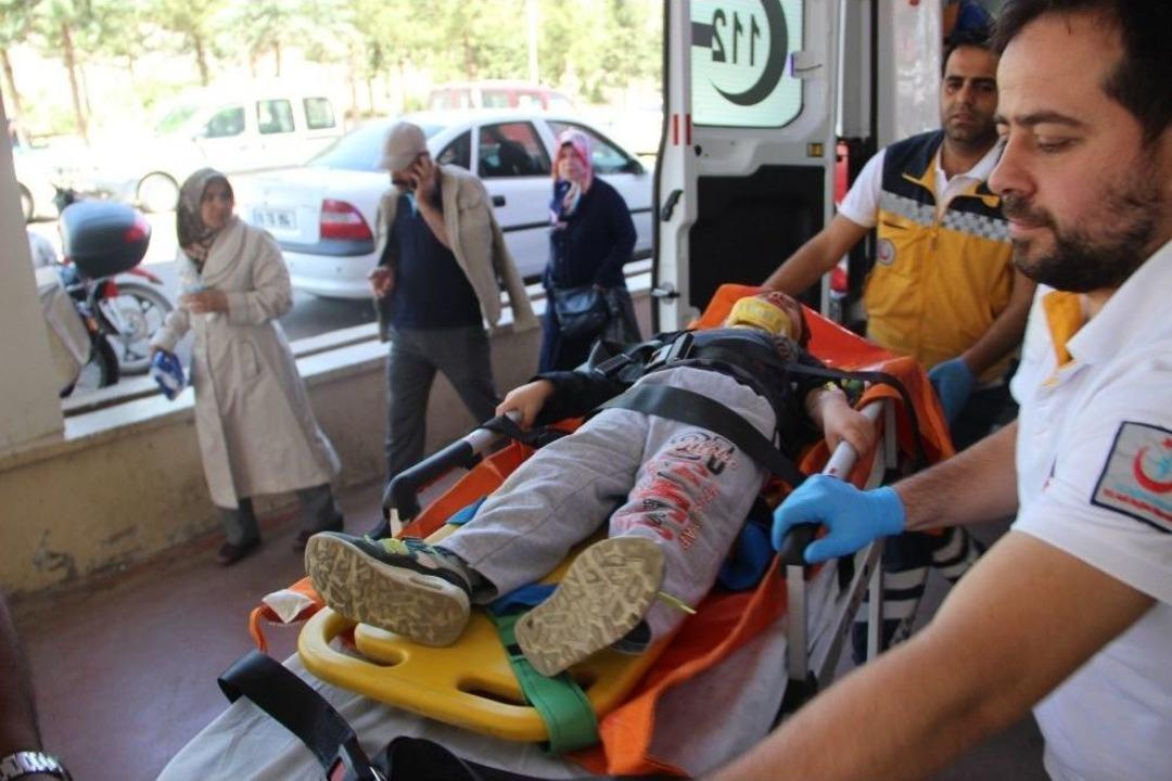 Otomobil Şarampole U&ccedil;tu: 1&rsquo;i Ağır 2 Yaralı