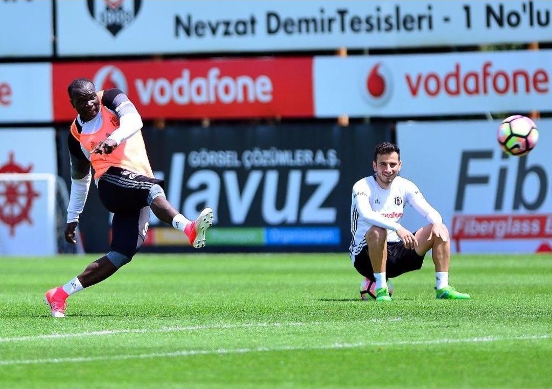 Aboubakar Arkadaşlarını G&uuml;ld&uuml;rd&uuml;