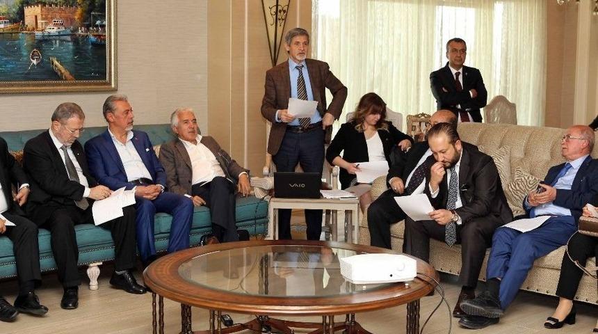 Tekstilciler Gaziantep&rsquo;te Sekt&ouml;r&uuml;n Sorunlarını Masaya Yatırdı