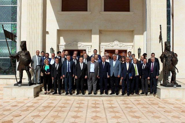 Tekstilciler Gaziantep’te Sektörün Sorunlarını Masaya Yatırdı