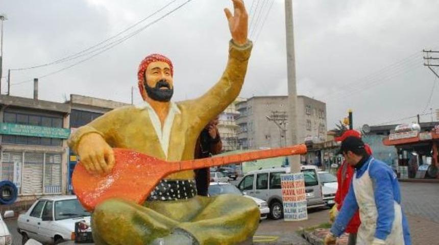 Siverek'teki Şivan Perver Heykeli Kırıldı