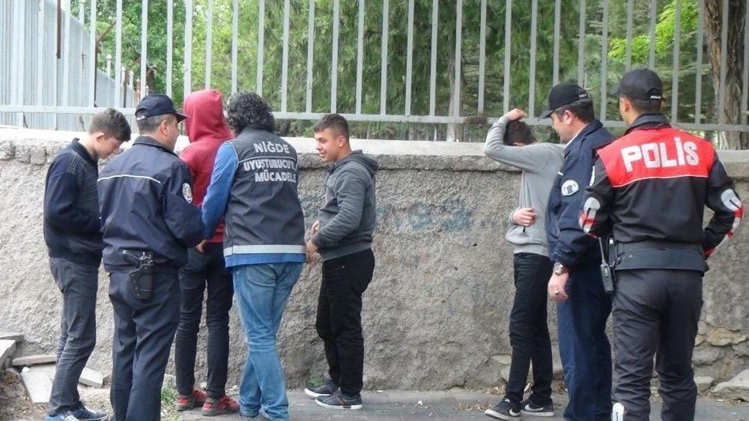 100 Polis İle Okulların &Ouml;n&uuml;nde Şok Uygulama