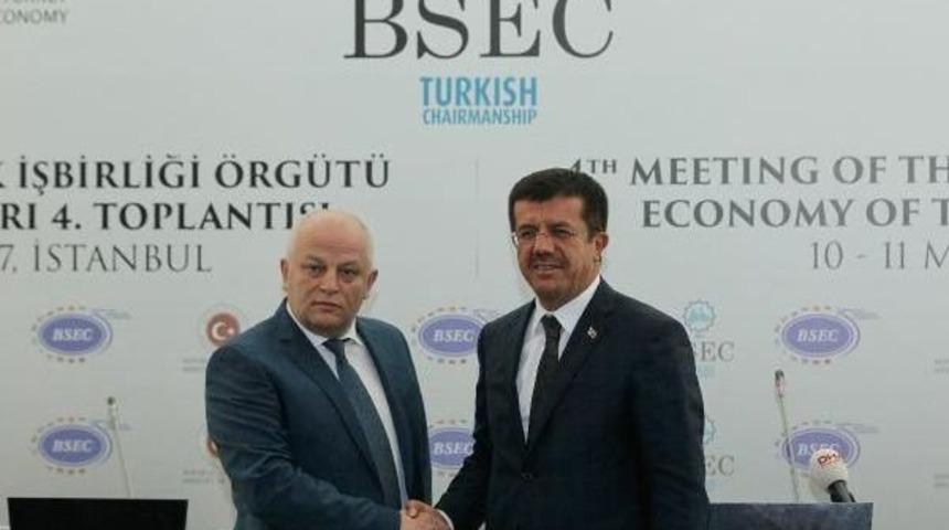 Zeybek&ccedil;i (Ab &Uuml;yeliği)"bizim &Ouml;n&uuml;m&uuml;ze Ge&ccedil;en B&uuml;t&uuml;n &Uuml;lkeleri Tebrik Ediyoruz,kutluyoruz"