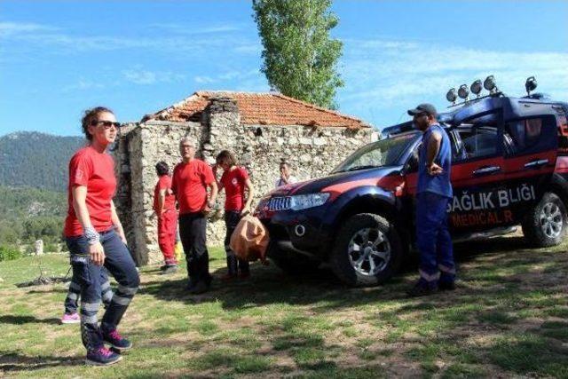 Düşüp Öldüğü Sanılan Paraşütçü Otelinde Bulundu