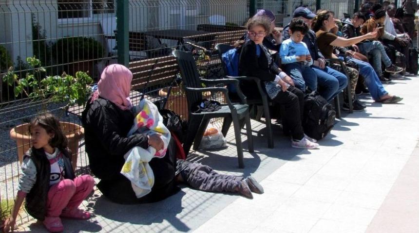 &Ccedil;eşme&rsquo;de 51 Sığınmacı Yakalandı