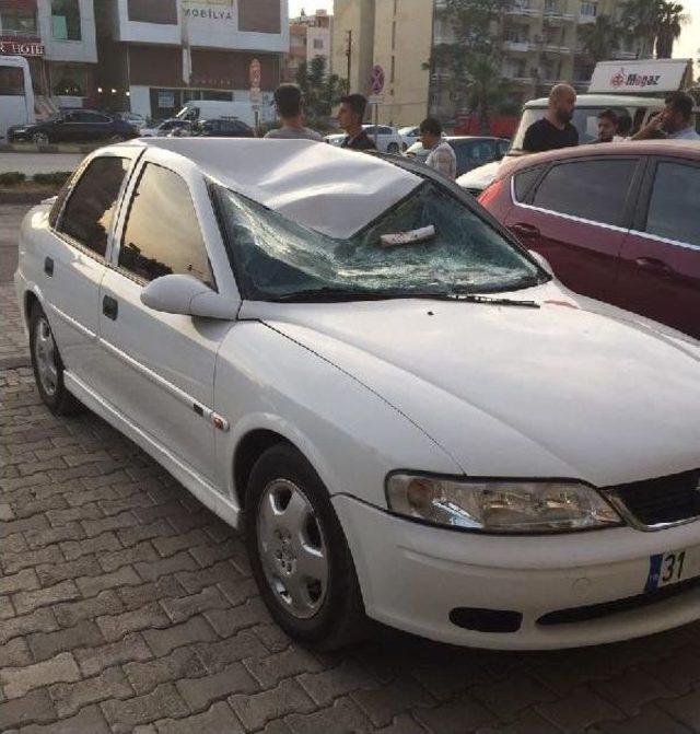 6'ncı Kattan Otomobilin Üzerine Düşüp Ağır Yaralandı