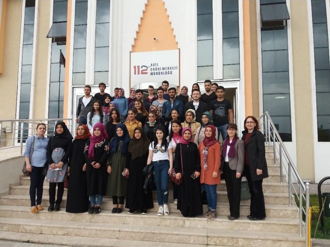 D&uuml;zce &Uuml;niversitesi &Ouml;ğrencilerinin 112 &Ccedil;ağrı Merkezi Ziyaretleri Devam Ediyor