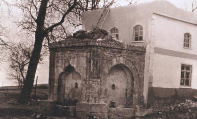 G&uuml;ng&ouml;ren&rsquo;deki Ferhat Ağa &Ccedil;eşmesi Onarılıyor 1