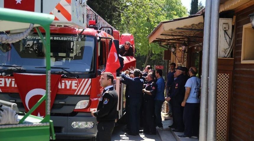 Yangına M&uuml;dahale Ettiği Sırada Yaralanan İtfaiye &Ccedil;avuşu Şehit Oldu