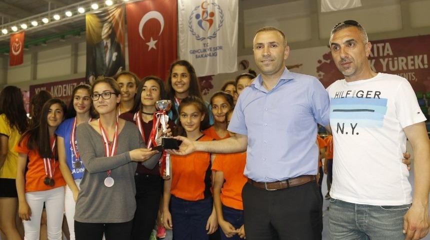 Akdeniz Belediyespor Voleybol Branşında İddialı