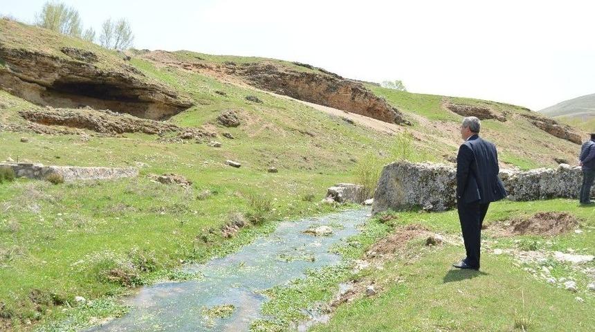 Adilcevaz&rsquo;da Sulama G&ouml;leti &Ccedil;alışması