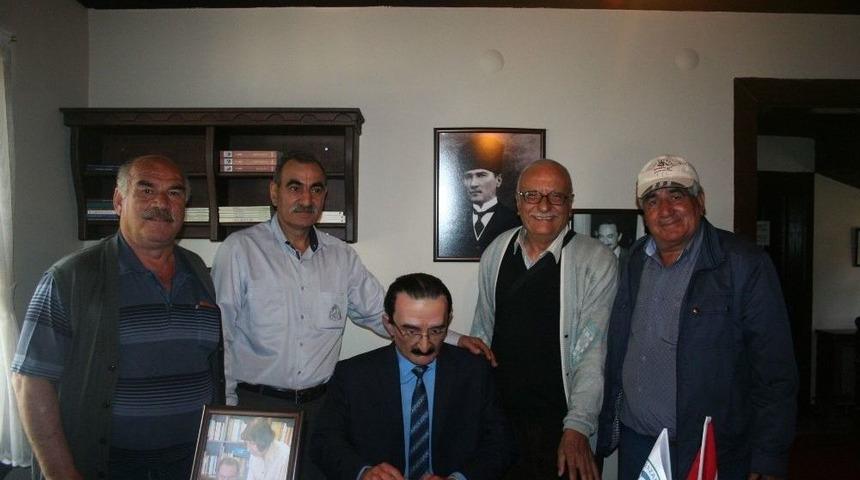 Yaşlılar Tayfun Talipoğlu Daktilo M&uuml;zesi&rsquo;ni Gezdi