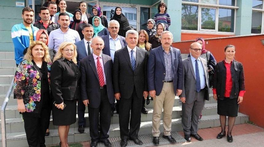 Başkan Karaosmanoğlu, Kent Genelindeki Okulları Ziyaret Etti