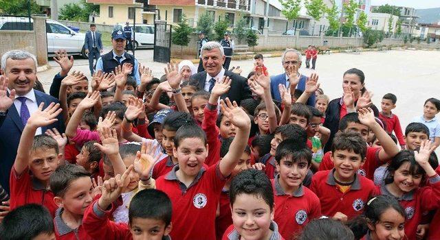 Başkan Karaosmanoğlu, Kent Genelindeki Okulları Ziyaret Etti