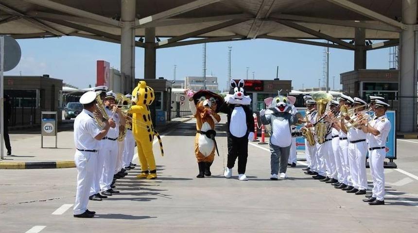 D&uuml;nyaca &Uuml;nl&uuml; Kediler Kapıkule&rsquo;de Ciğer Yedi, G&ouml;bek Attı