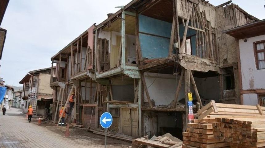 Zile&rsquo;de 17 Konağın Cephe Restorasyonu Başladı