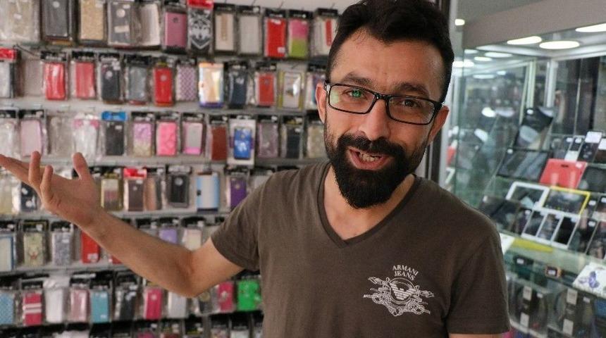 5&rsquo;inci Katta Sallanan &Ccedil;ocuğu G&ouml;r&uuml;nce Ara&ccedil; &Uuml;st&uuml;ne &Ccedil;ıkıp Halı A&ccedil;tı