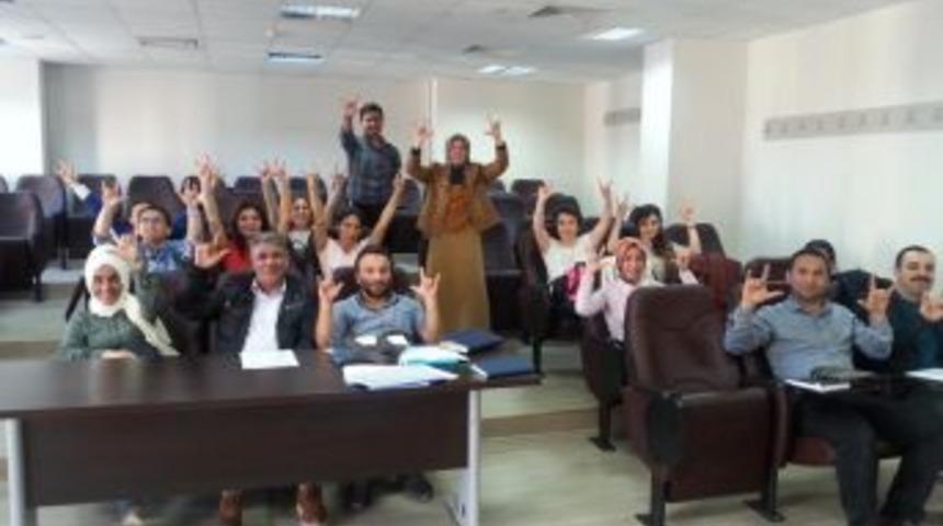 Sa&uuml;&rsquo;de İdari Ve Akademik Personel İşaret Dili &Ouml;ğrendi