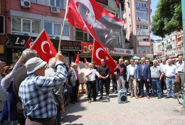 Balıkesir'de Atatürk'e Hakarete Tepki