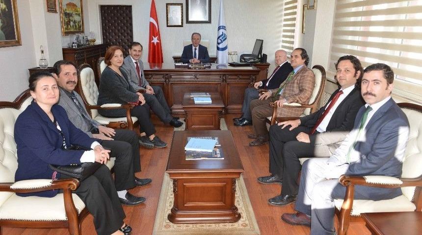 Rekt&ouml;r Uzun&rsquo;a Hayırlı Olsun Ziyaretleri S&uuml;r&uuml;yor