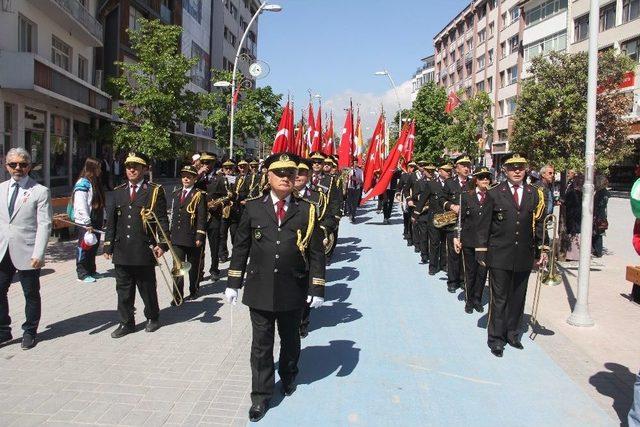 Yüzlerce Kişi Hayırsever İşadamı, İzzet Baysal İçin Yürüdü