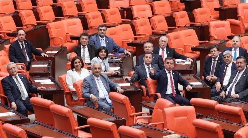 Chp Bursa Milletvekili Orhan Sarıbal, A&ccedil;lık Grevlerini Sonlandırdıklarını A&ccedil;ıkladı
