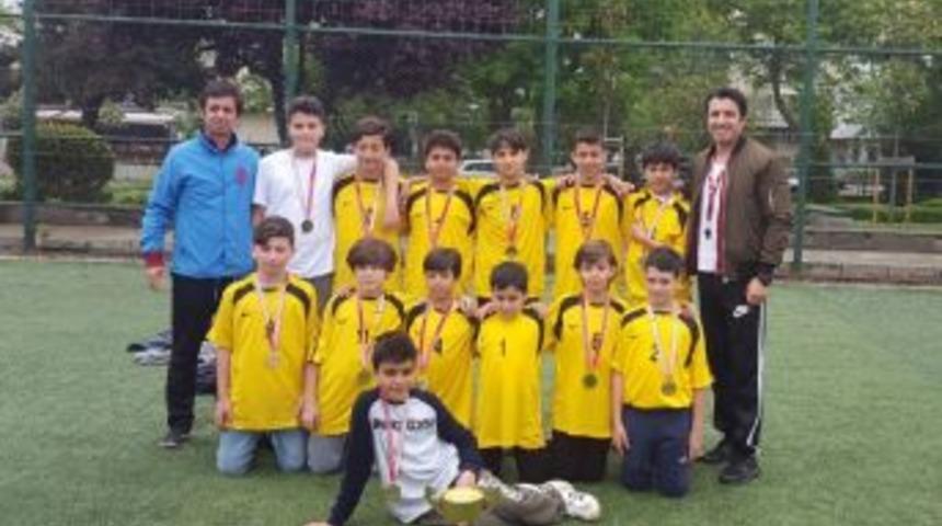 Kadık&ouml;y&rsquo;&uuml;n Şampiyonu İlhami Ertem Ortaokulu