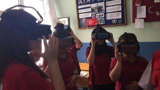 İlçe Ve Köy Okullarında 3 Boyutlu Gözlükler Tanıtıldı