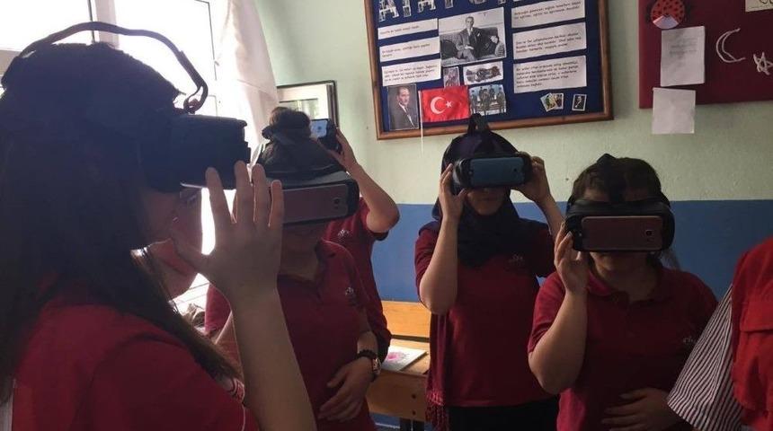 İl&ccedil;e Ve K&ouml;y Okullarında 3 Boyutlu G&ouml;zl&uuml;kler Tanıtıldı