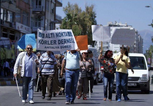 Engellilerden Trafikte Farkındalık Yürüyüşü