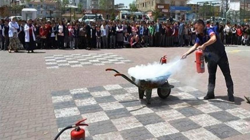 Erciş&rsquo;te Afet Bilinci Semineri Ve Yangın Eğitimi