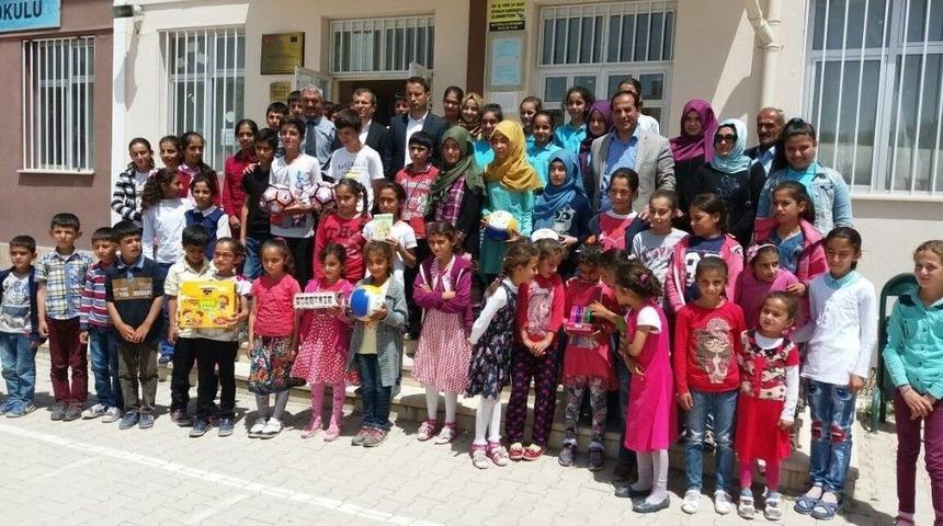 &Ouml;ğrenciler G&ouml;n&uuml;l K&ouml;pr&uuml;s&uuml; Kurdu