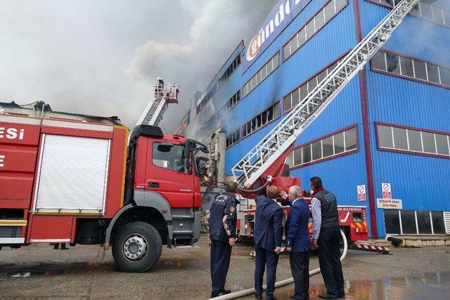 Trabzon’da Mobilya Fabrikasındaki Yangın 8,5 Saatin Sonunda Kontrol Altına Alındı