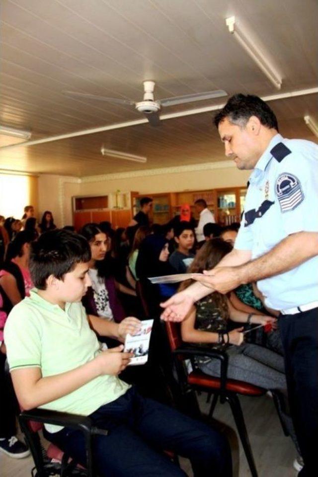 Trafik Polisleri &Ouml;ğrencileri Bilgilendirdi 2