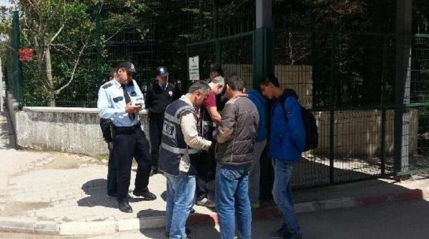 Bolu'da &Ouml;ğrencilerin G&uuml;venliği I&ccedil;in Polisten Eş Zamanlı Denetim