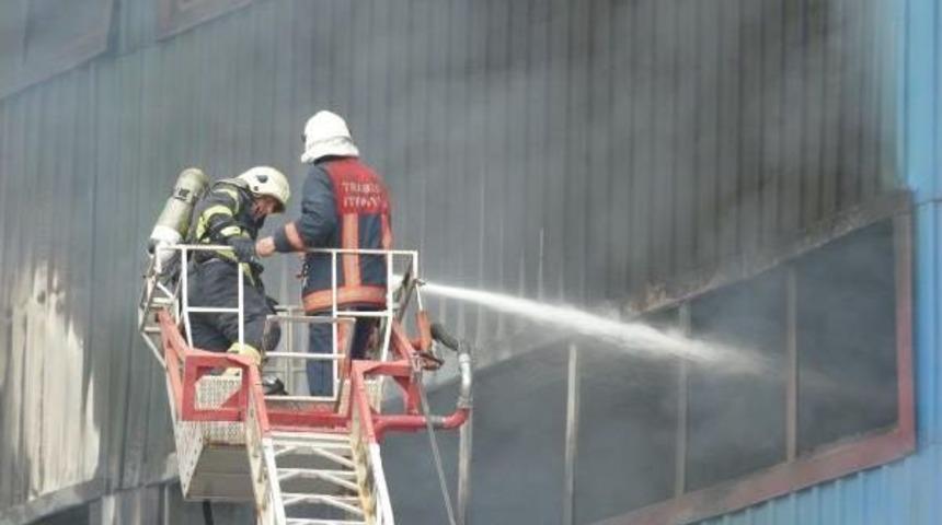 Trabzon'da Mobilya Fabrikası Yandı (4)