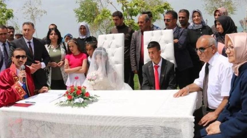 G&ouml;rme Engelli &Ccedil;iftin Nikahını Belediye Başkan Vekili Kıydı