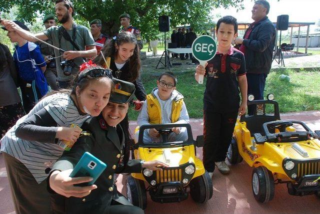 Jandarmadan Öğrencilere Trafik Eğitimi