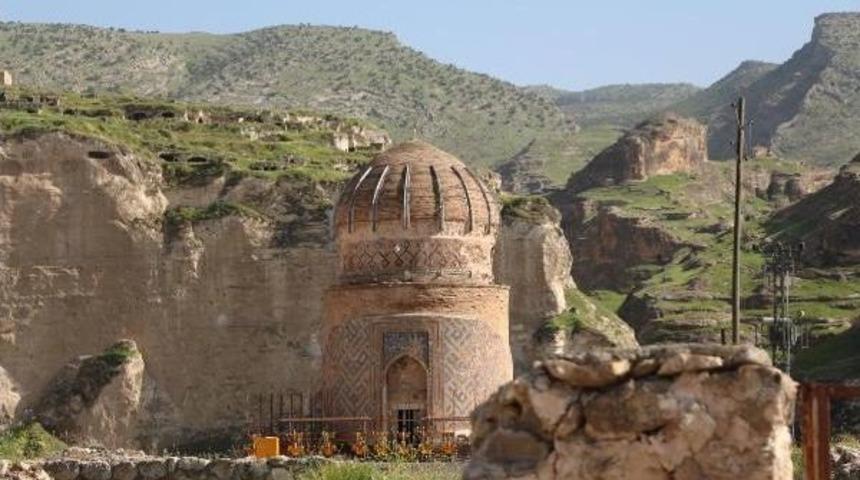 Zeynel Bey T&uuml;rbesi'nin Taşınması I&ccedil;in Geri Sayım Başladı