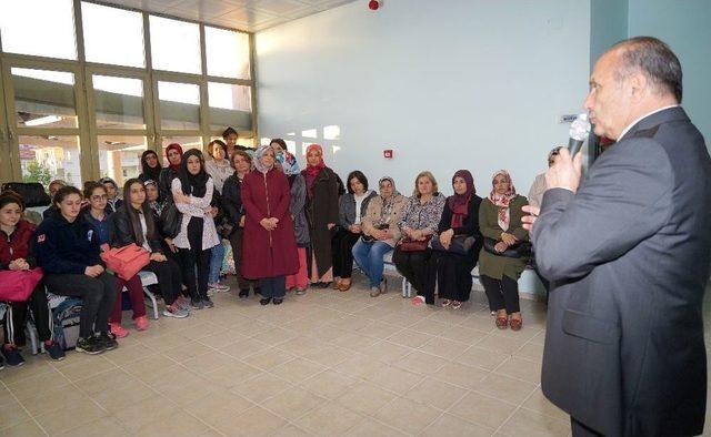 Taşk&ouml;pr&uuml;&rsquo;de Y&uuml;zme Kursunu Bitiren 110 Kadın, Sertifikalarını Aldı 1