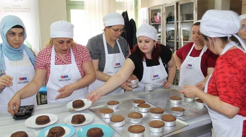 Edirne&rsquo;de Engelli Ailelerine Pasta Dersi